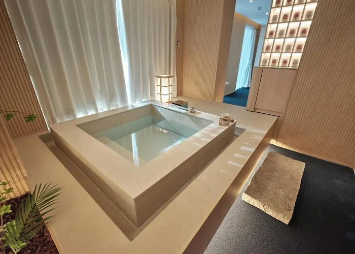 Hotel Uh Square