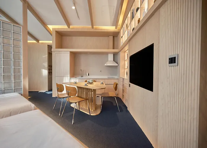 Hotel Uh Square *