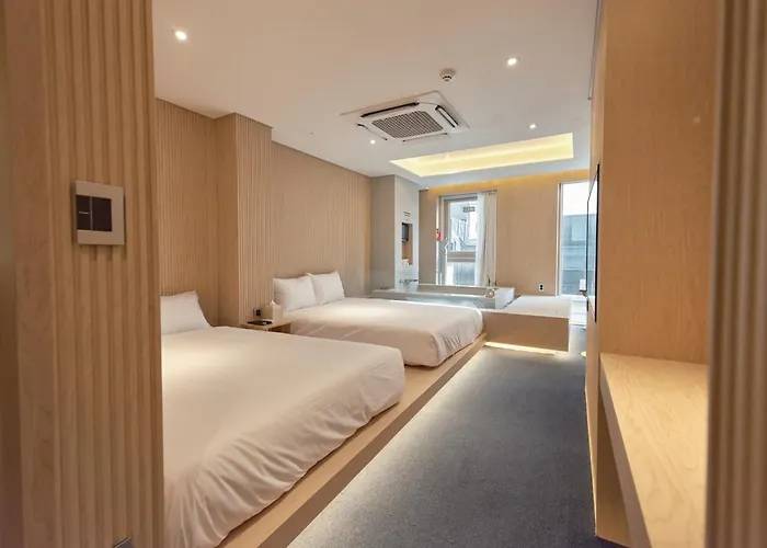 Hotel Uh Square *