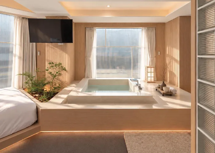 Otel Uh Square