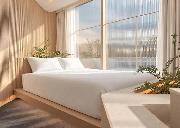 Otel Uh Square *