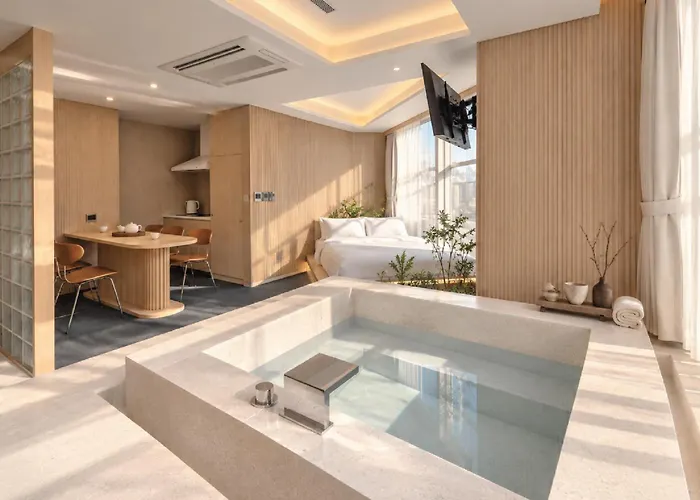 Uh Square Otel